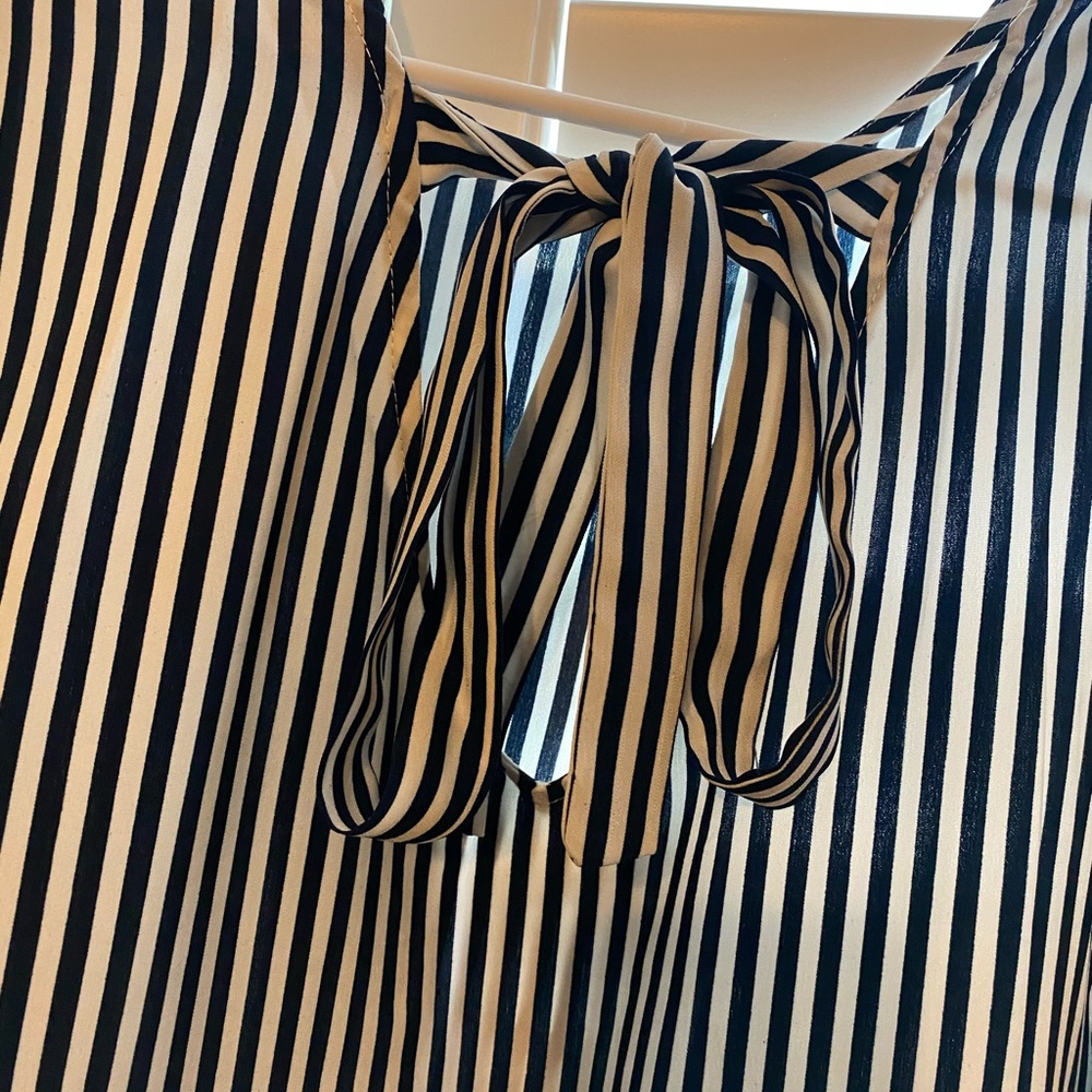 Flutter sleeve striped blouse - Picture 3 of 4